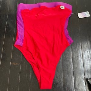 One piece strapless swimsuit